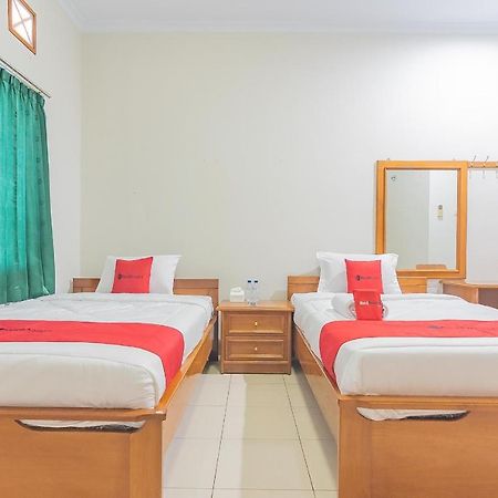 Hotel Reddoorz @ Pemuda Street à Cirebon Extérieur photo