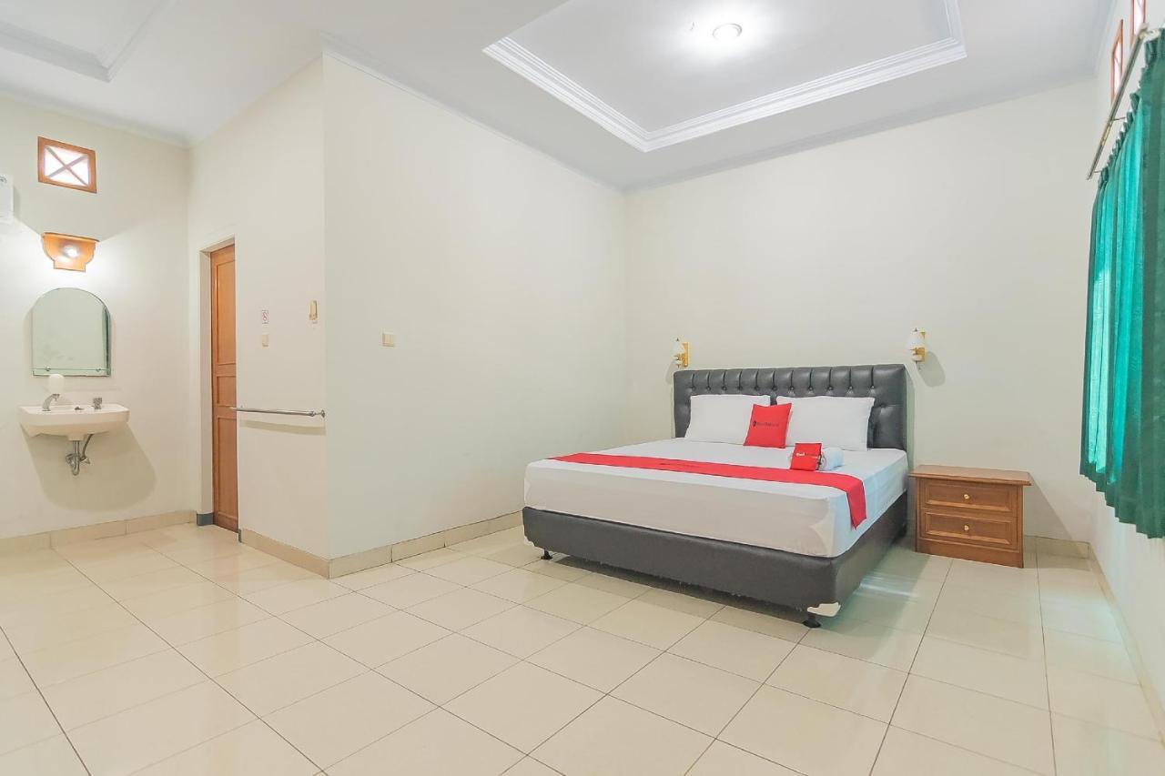 Hotel Reddoorz @ Pemuda Street à Cirebon Extérieur photo