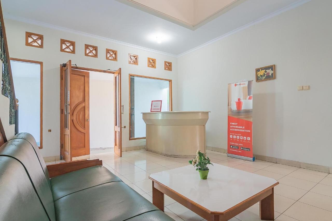 Hotel Reddoorz @ Pemuda Street à Cirebon Extérieur photo